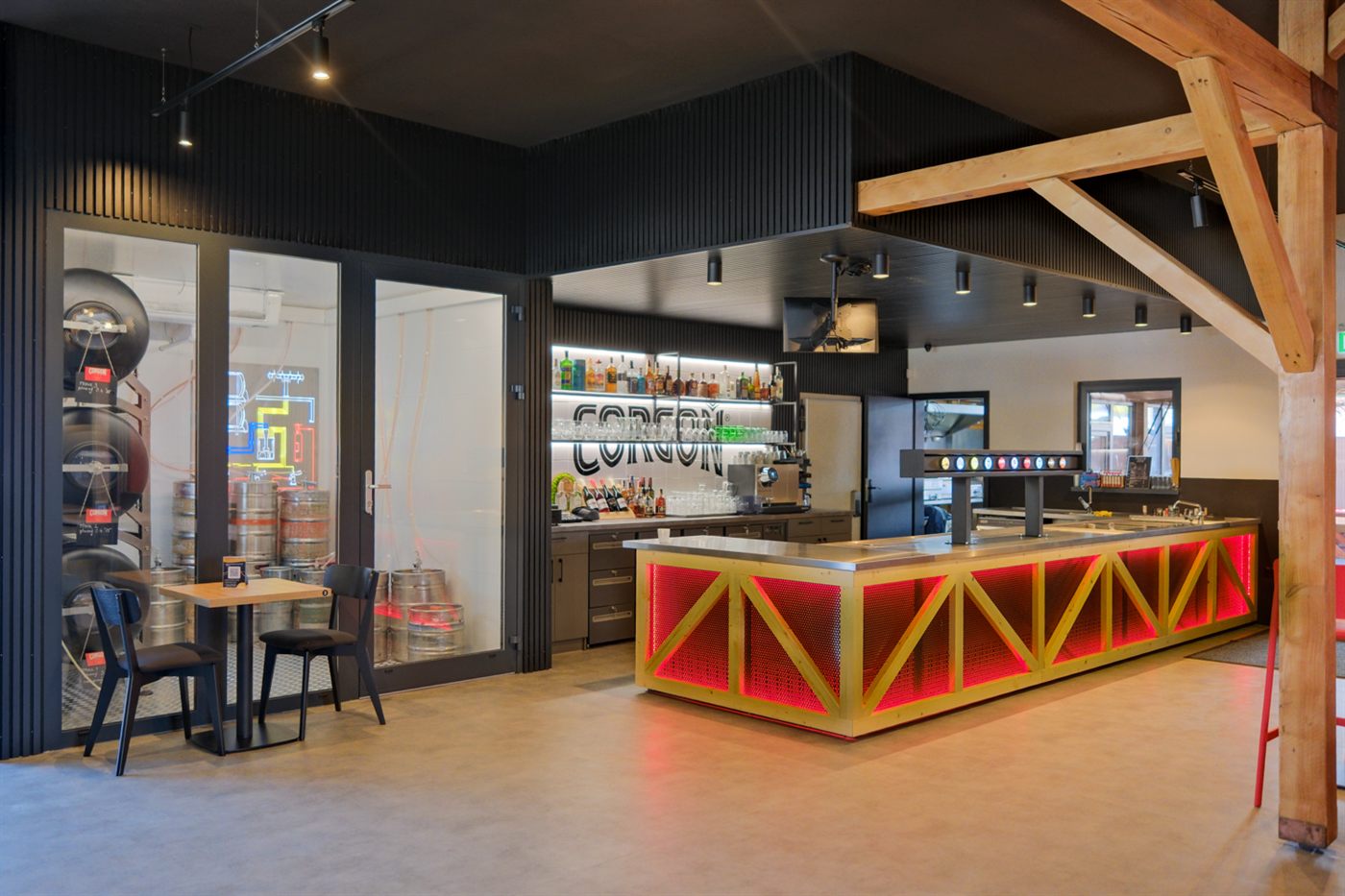 Otvorený bar papuča PUB s podsvieteným pultom