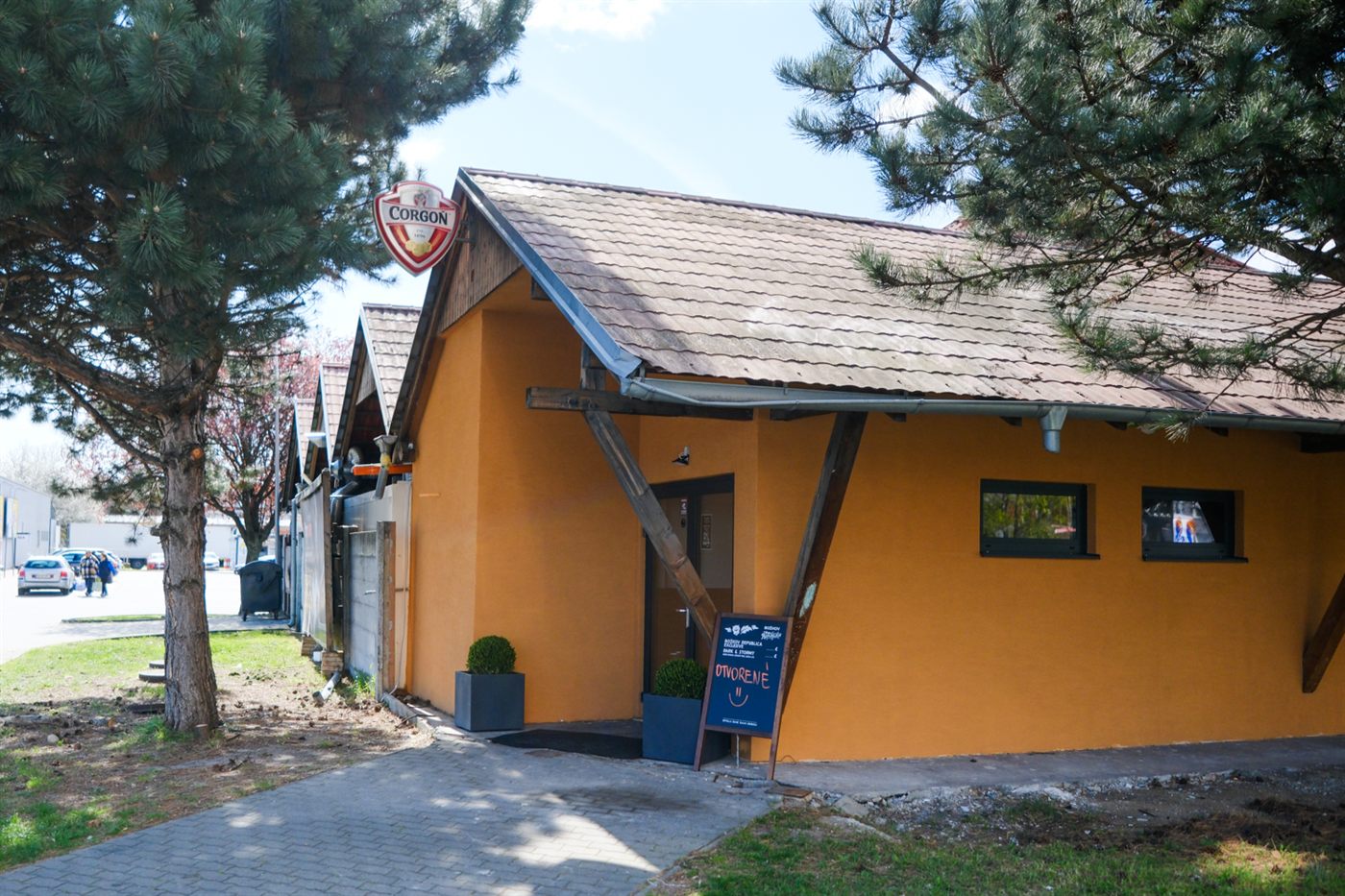 Vchod do papuča PUB na Cukrovarskej